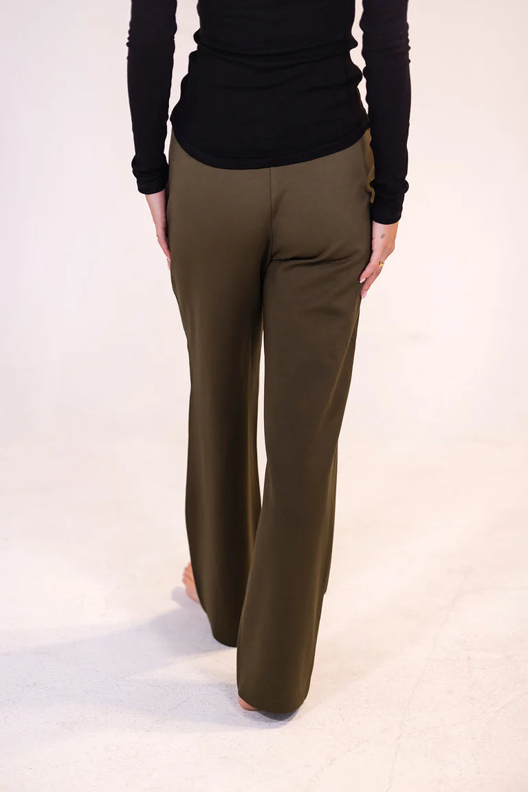 Apres Actif - Wide Leg Joggers (Pine)