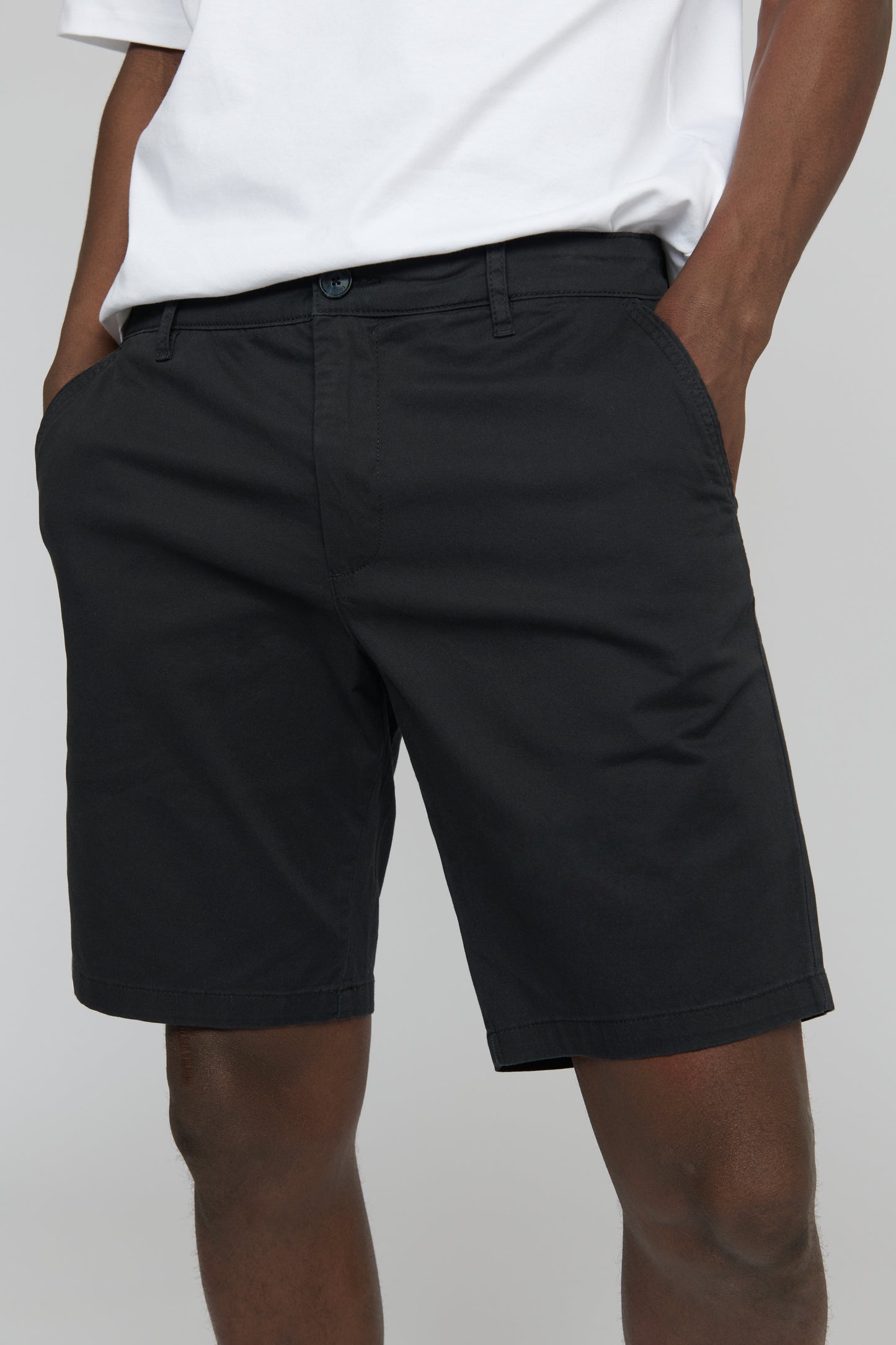 MATINIQUE - Thomas Short in Black