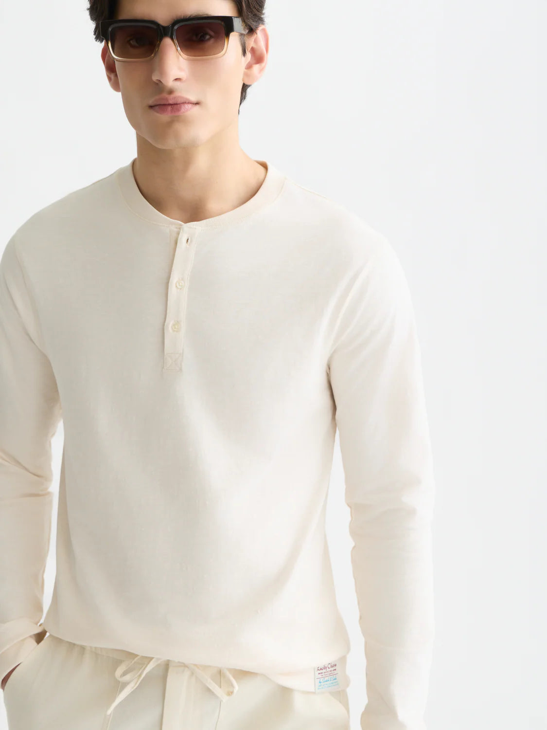 SCOTCH & SODA - Henley Slub Shirt in Eggnog