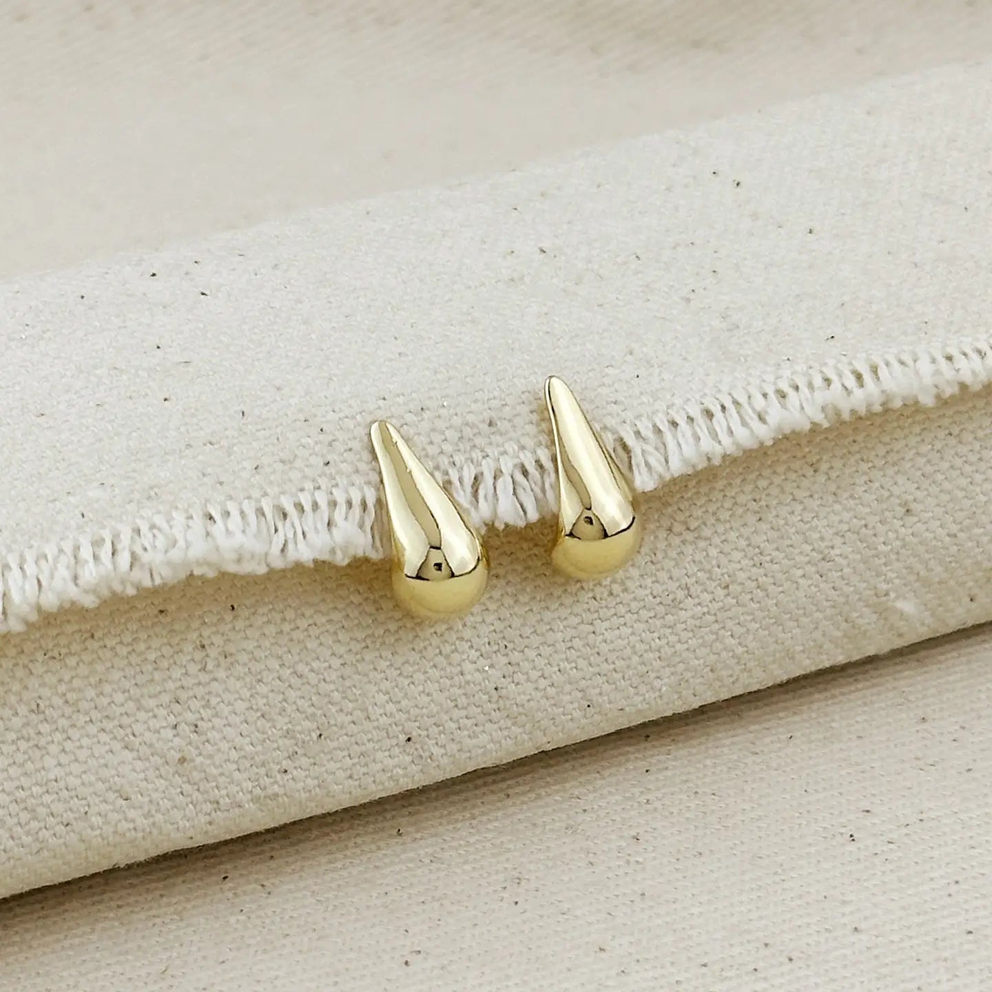 18K - Gold Filled Teardrop Stud Earrings