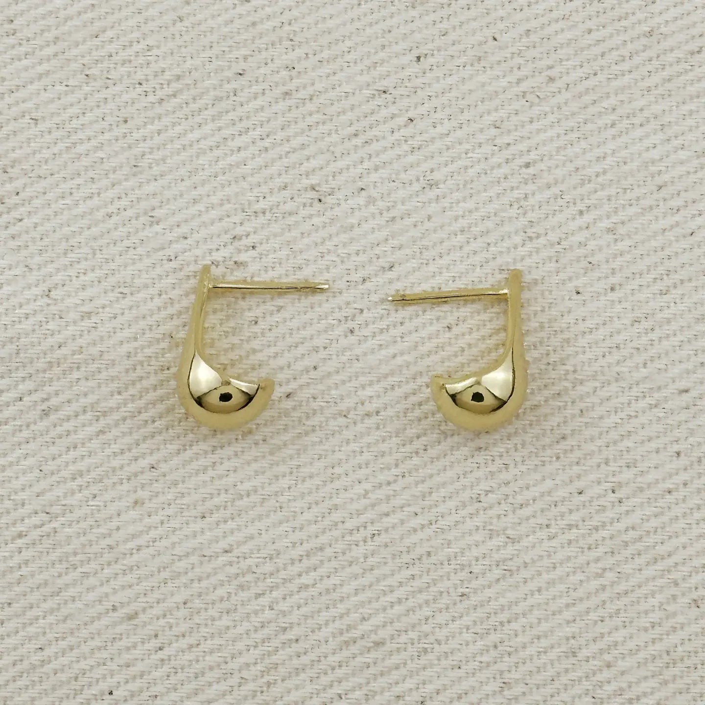 18K - Gold Filled Teardrop Stud Earrings